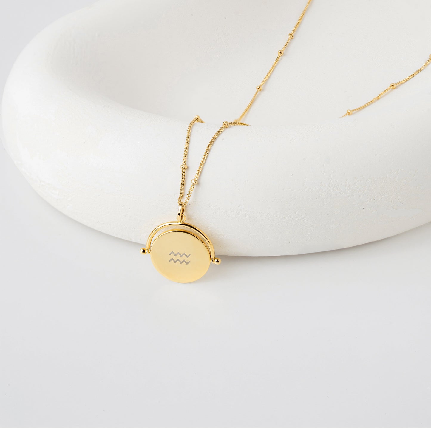 Etch Pendant Necklace