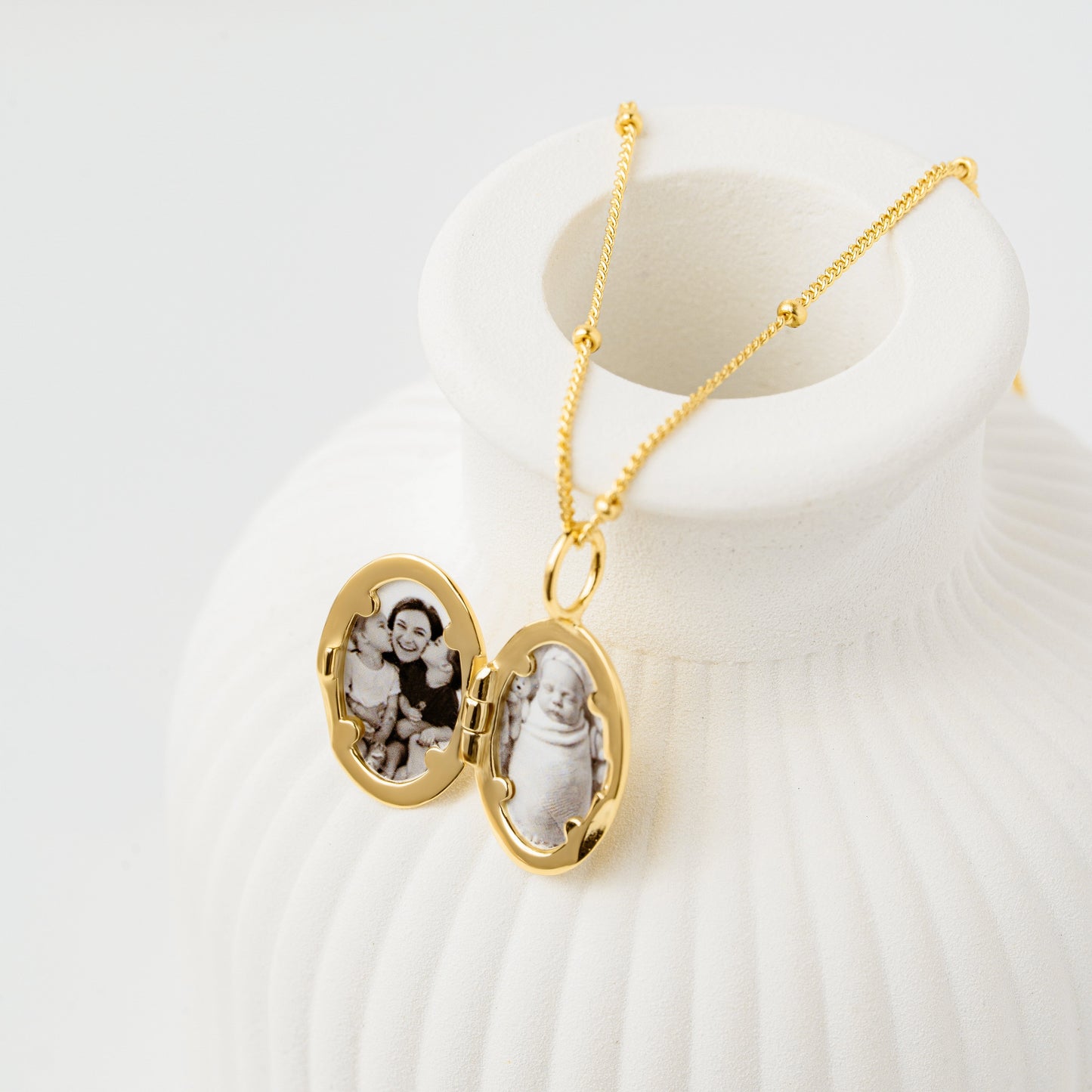 Oval Photo Locket Necklace