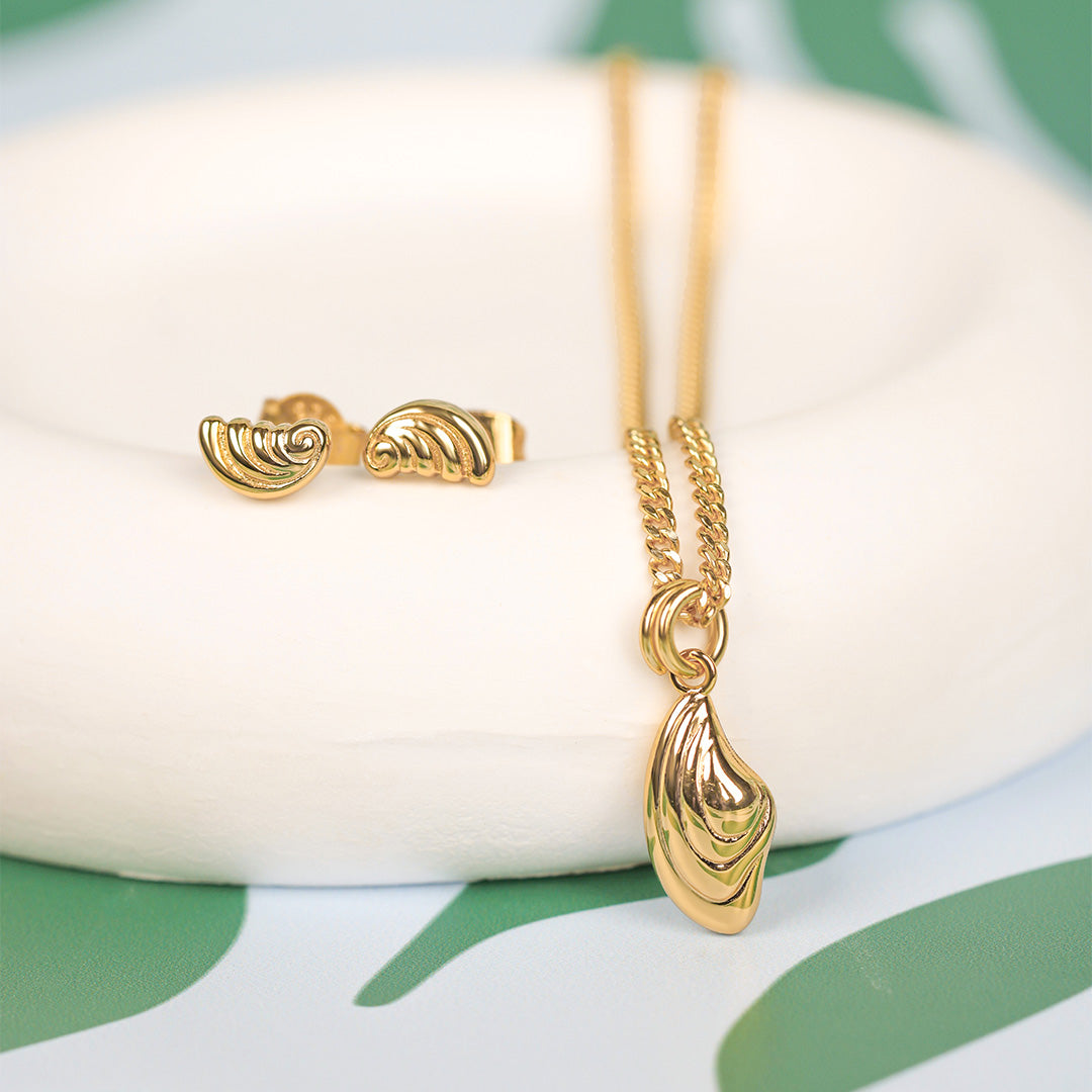 Shell Charm Necklace