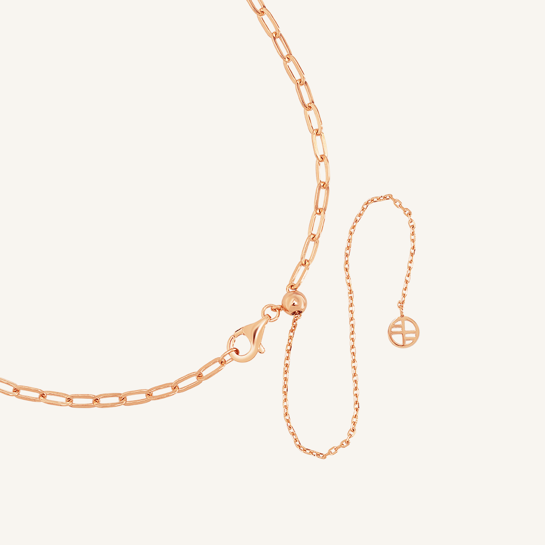 Close up on the adjustable clasp on the rose chain