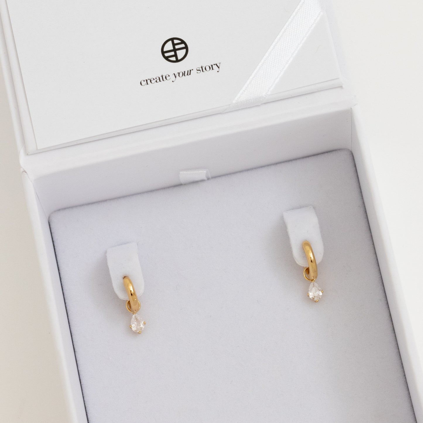Axial Plain Hoops