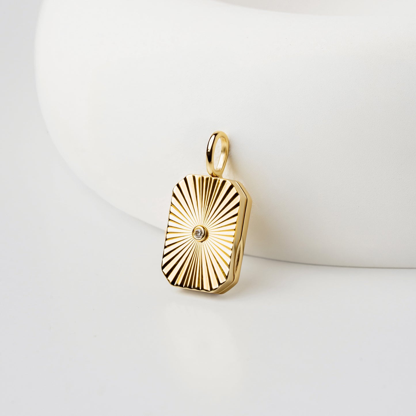 Amata Bevel Photo Locket