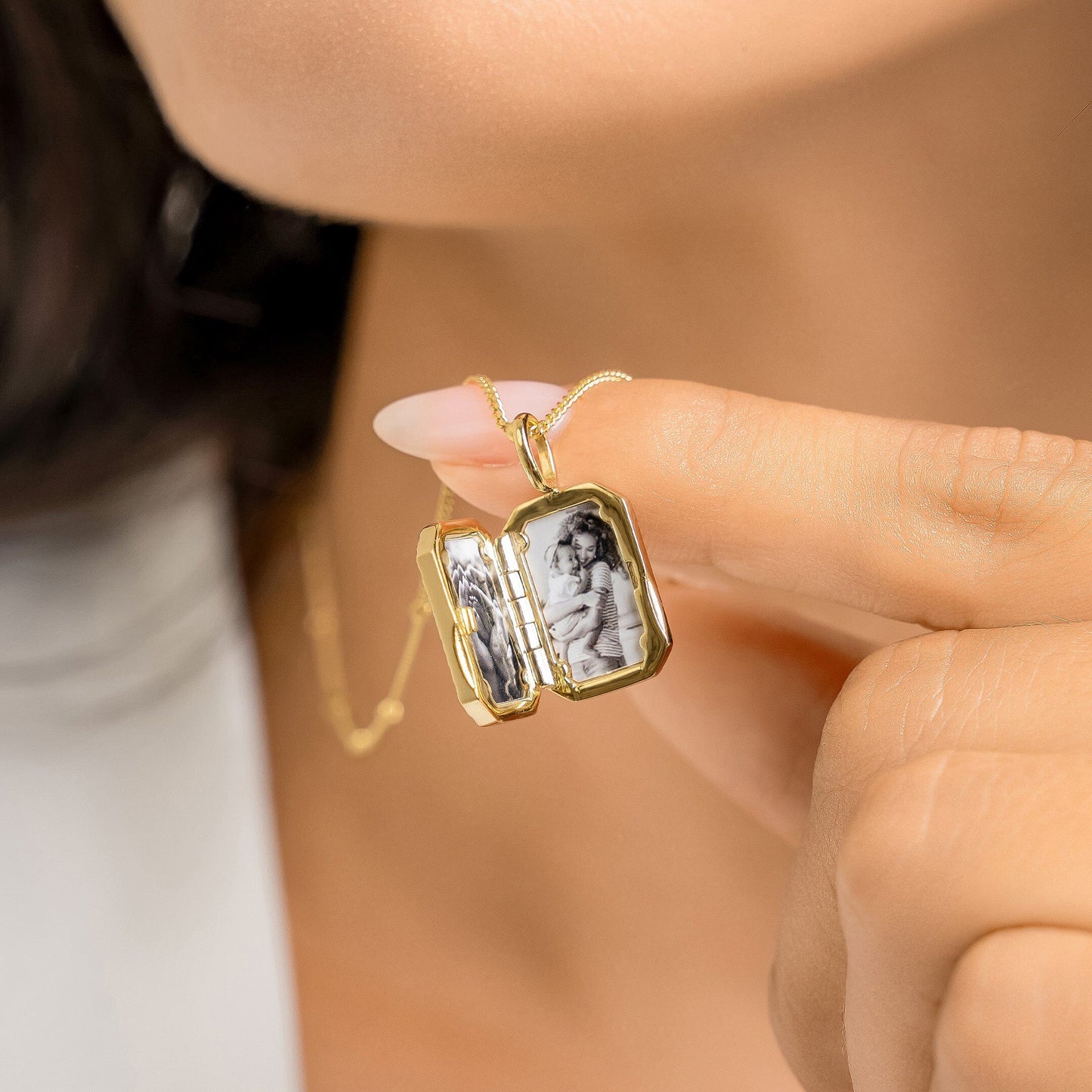 Amata Bevel Photo Locket